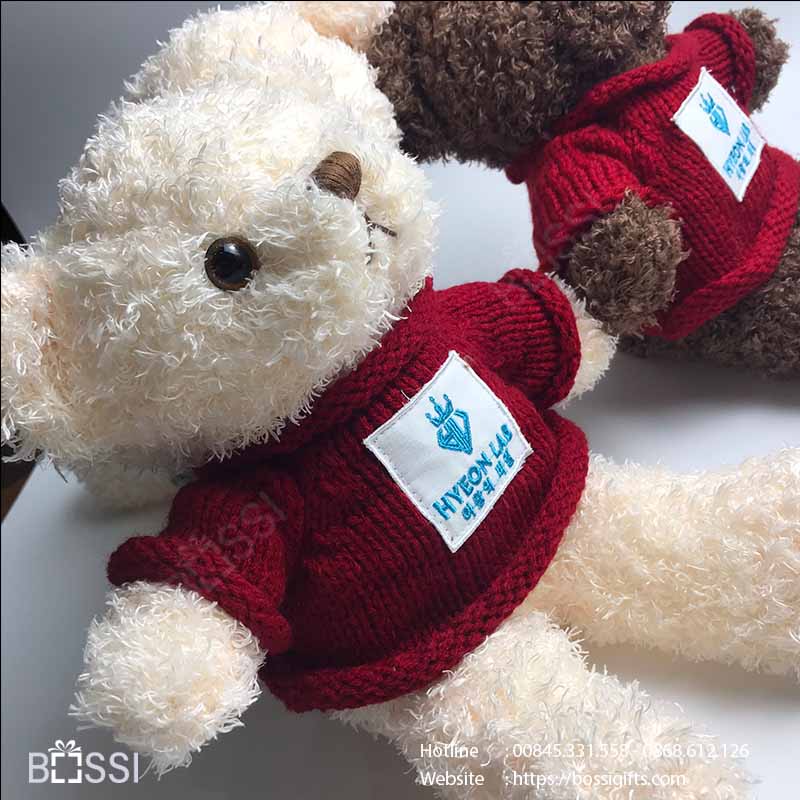 Gấu áo len quà tặng tết thiếu nhi logo Hyeon Lab