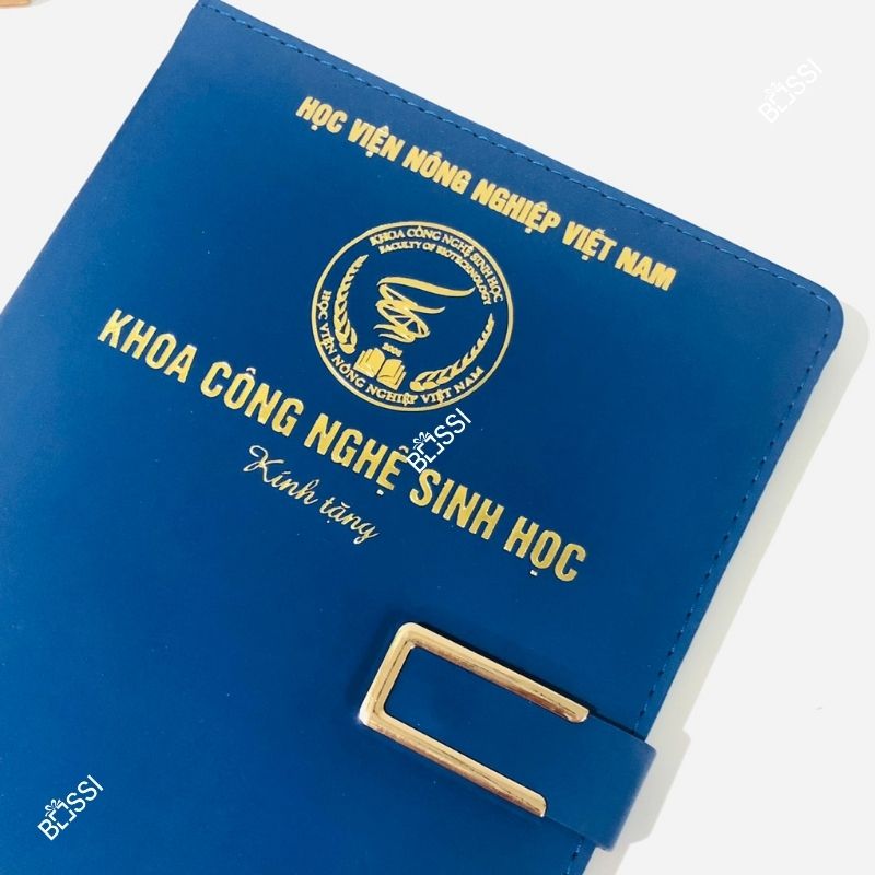 Sổ da B5 dập chìm ép nhũ logo HV Nông Nghiệp