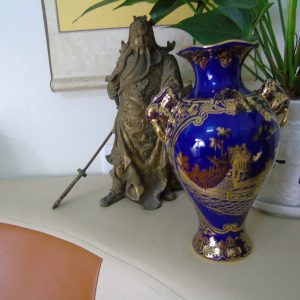Bình sứ vẽ vàng